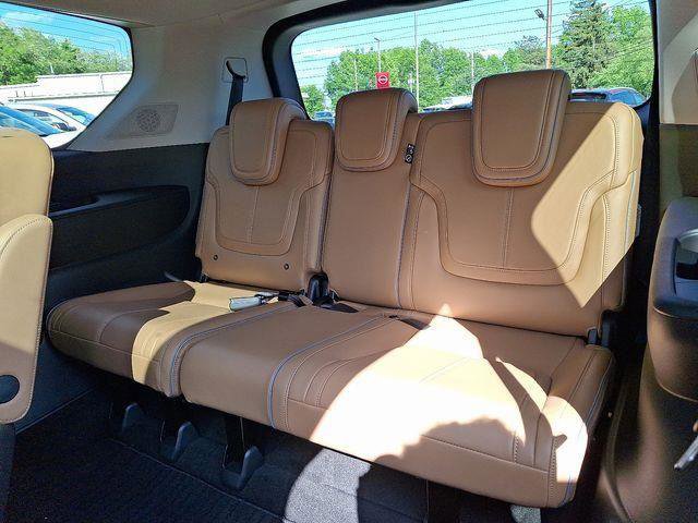 Used 2025 INFINITI QX80 Sensory image 10