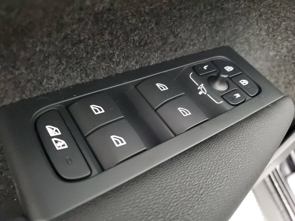 Certified 2024 Volvo XC40 B5 Ultimate w/ Protection Package Premier AWD/4WD image 19