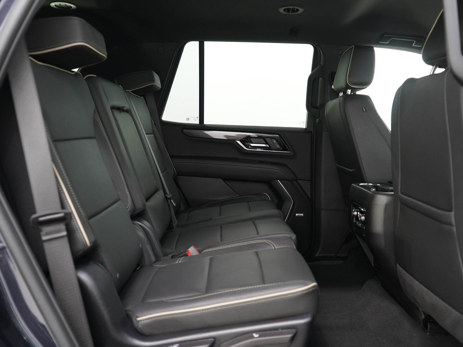 Used 2025 GMC Yukon Elevation AWD/4WD image 12