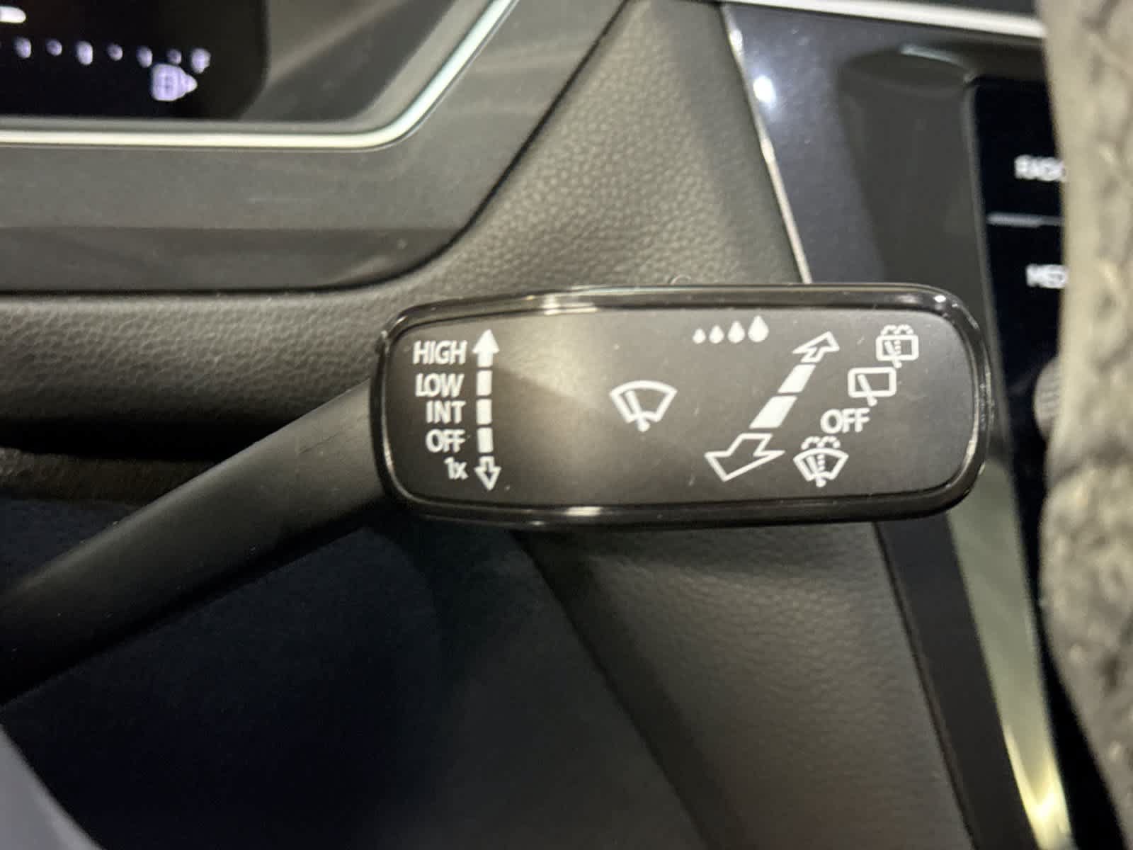 Used 2024 Volkswagen Tiguan SE R-Line FWD image 32