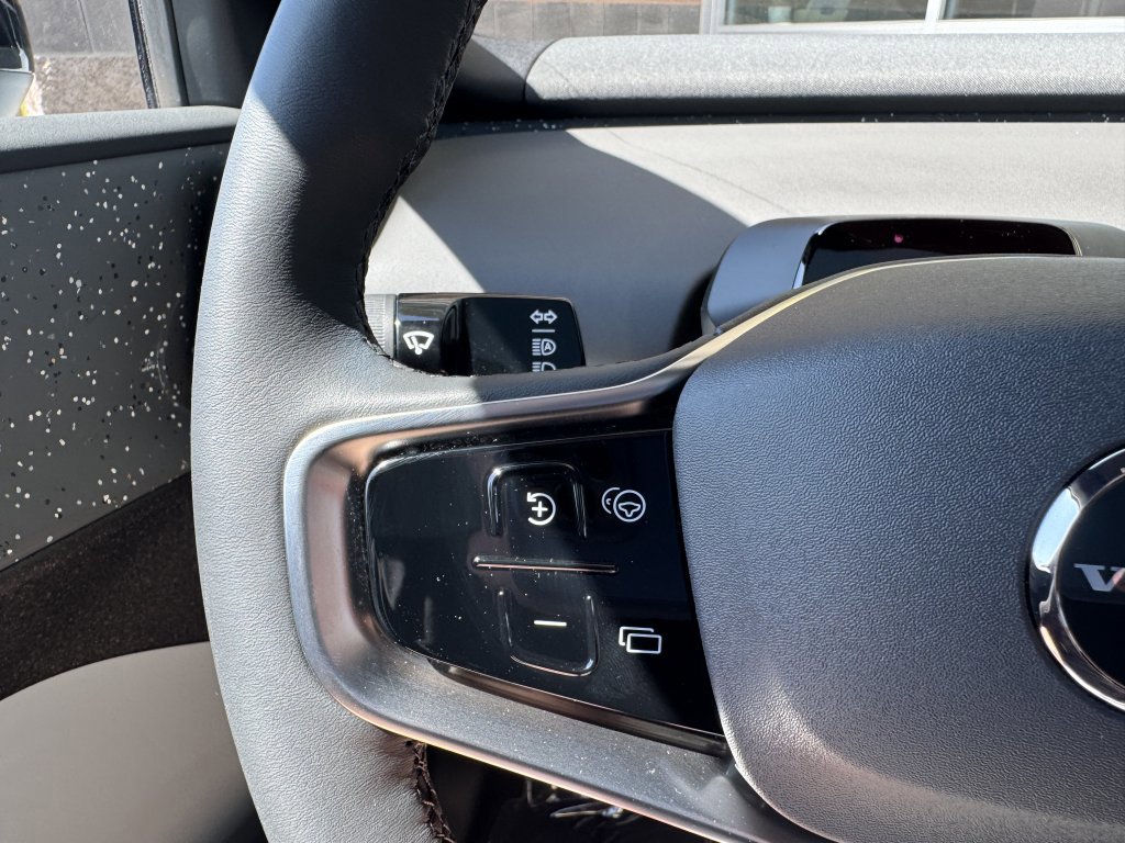 Used 2025 Volvo EX30 Ultra image 25