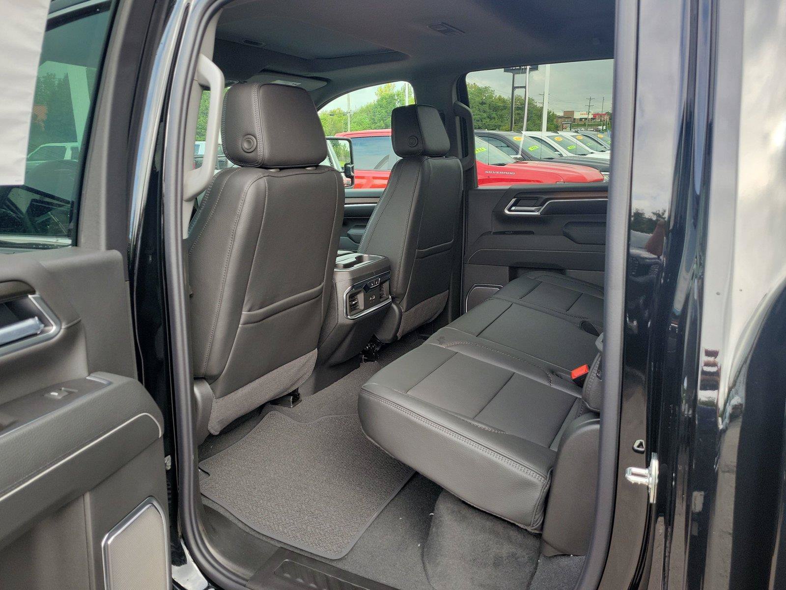 New 2026 GMC Sierra 2500 Denali w/ Denali Reserve Package AWD/4WD image 12
