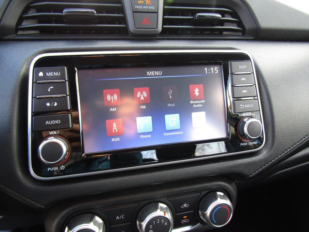 Used 2023 Nissan Versa S FWD image 14