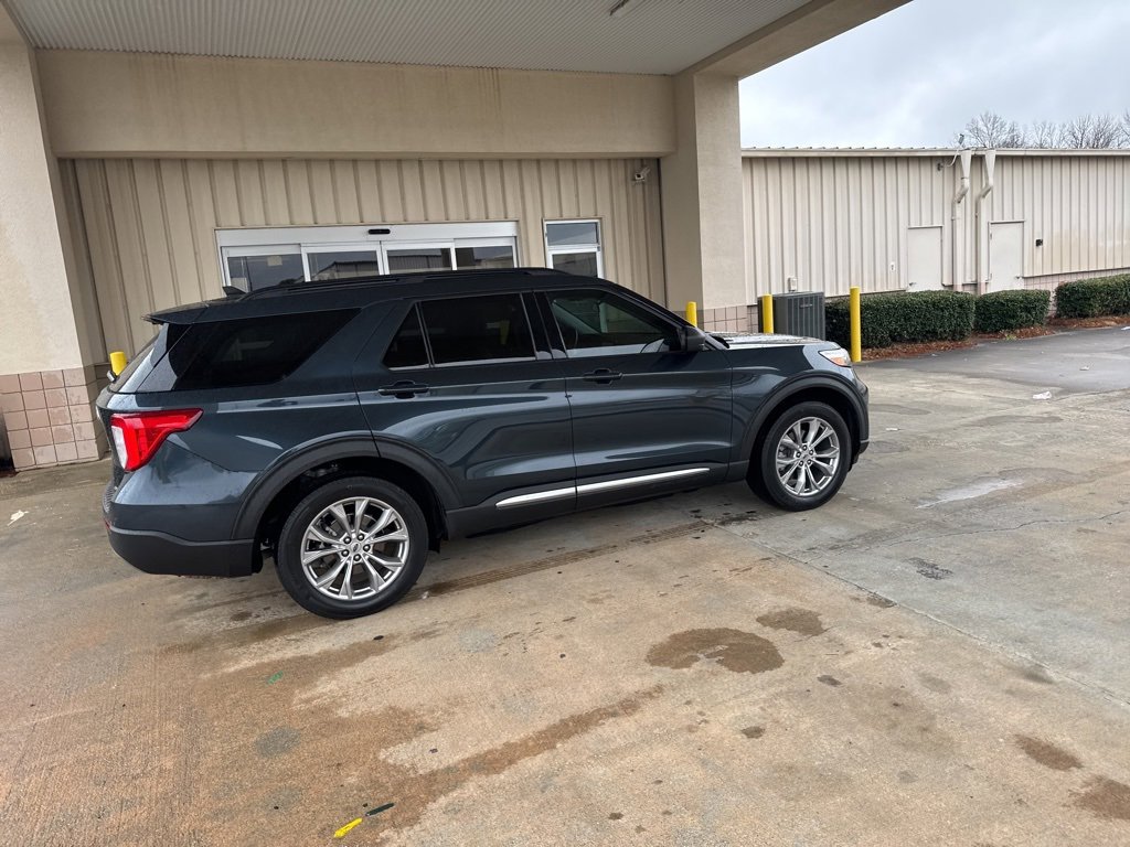 Used 2022 Ford Explorer XLT w/ Equipment Group 202A image 12