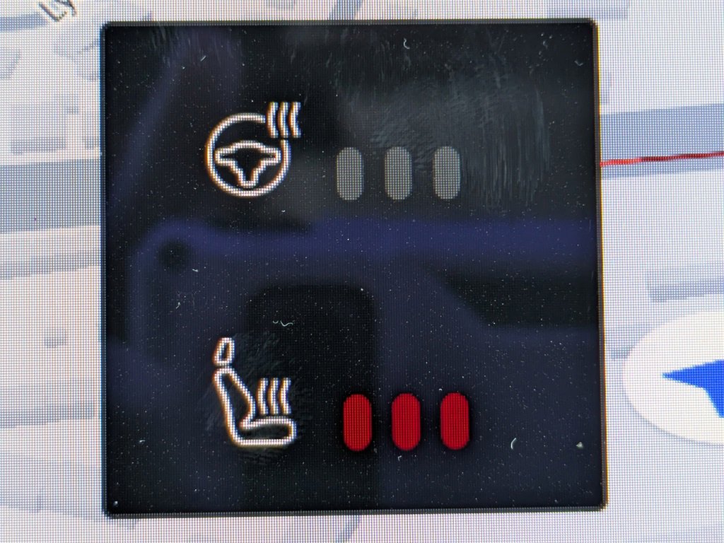 Certified 2023 Volvo XC60 B5 Plus w/ Climate Package image 24