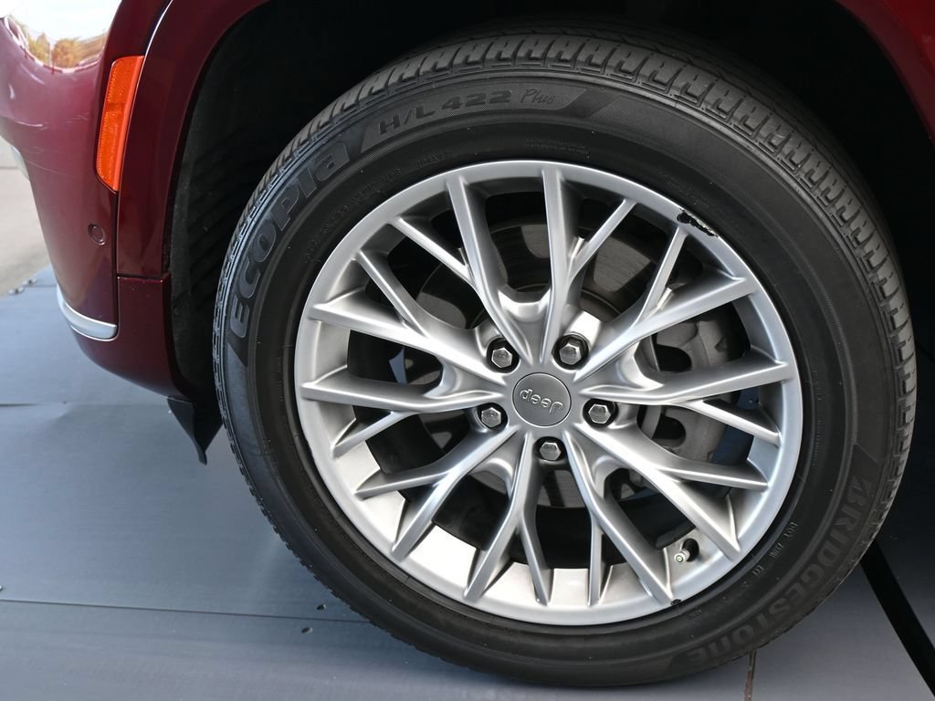 Used 2023 Jeep Grand Cherokee L Summit w/ Luxury Tech Group V AWD/4WD image 35
