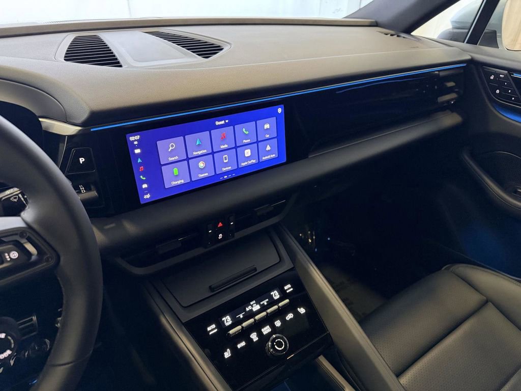Certified 2025 Porsche Macan 4S Electric AWD/4WD image 18