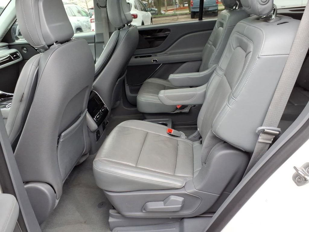 Used 2020 Lincoln Aviator Grand Touring w/ Elements Package Plus image 12