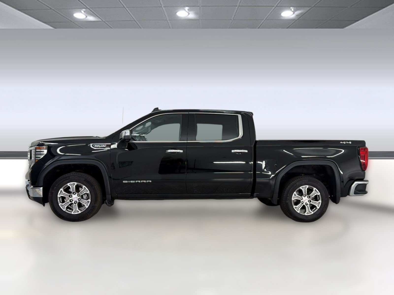 Used 2025 GMC Sierra 1500 SLT AWD/4WD image 2