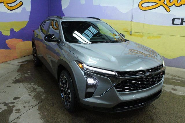 Used 2025 Chevrolet Trax RS w/ Sunroof Package image 3