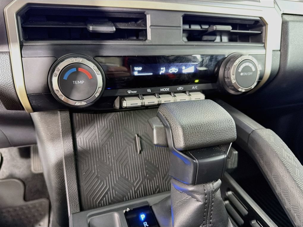 Used 2025 Toyota Tacoma SR5 AWD/4WD image 20