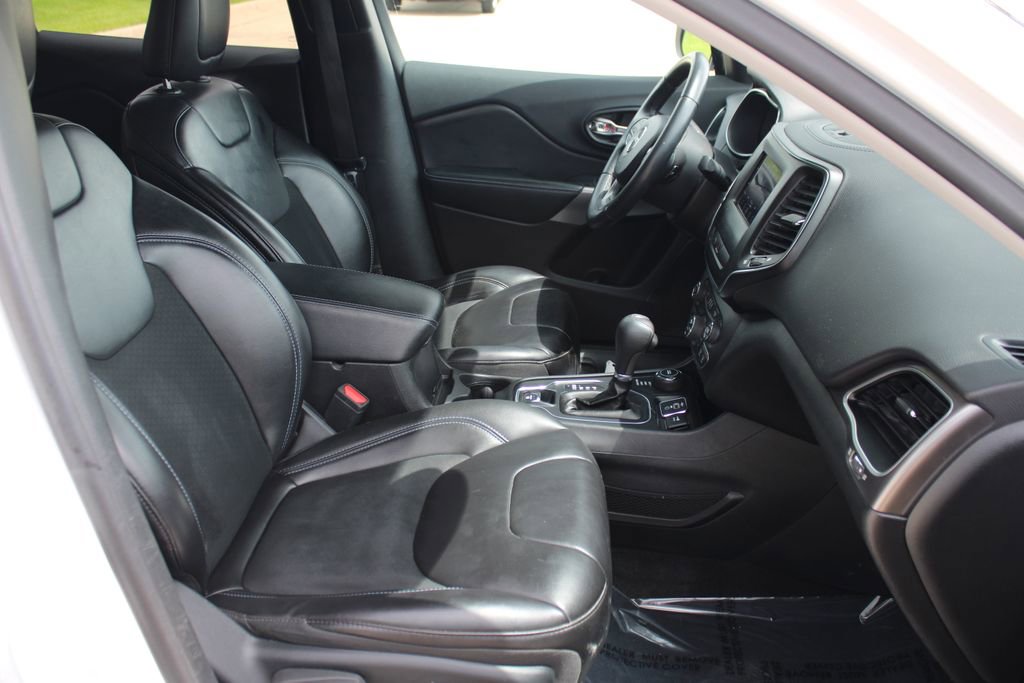 Used 2019 Jeep Cherokee Latitude Plus w/ Comfort/Convenience Group AWD/4WD image 8
