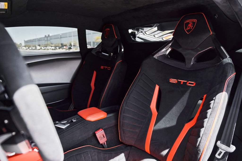 Used 2024 Lamborghini Huracan STO RWD image 49