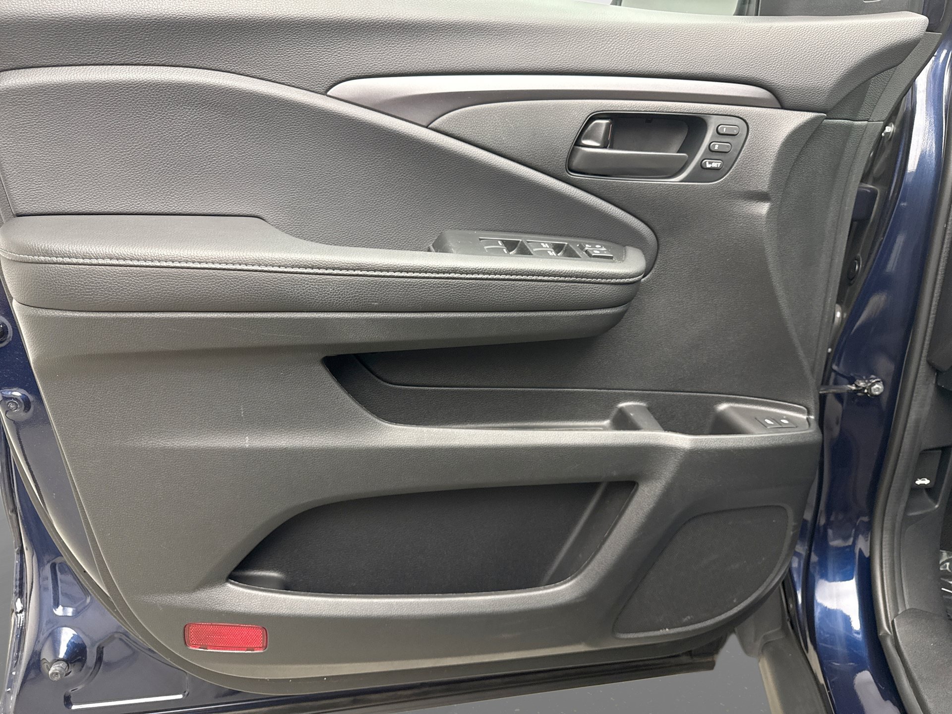 Used 2023 Honda Passport EX-L image 9