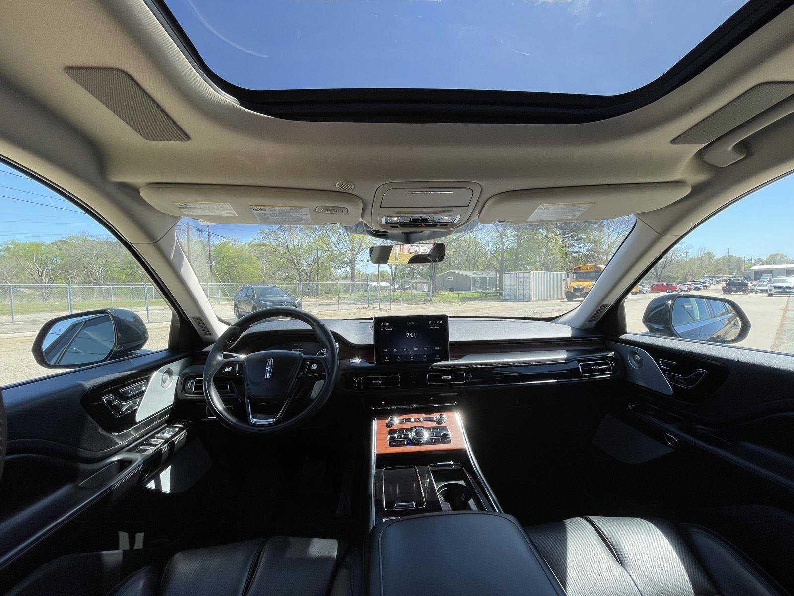 Used 2023 Lincoln Aviator Reserve w/ Equipment Group 201A image 12