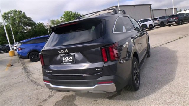 New 2025 Kia Sorento S image 2