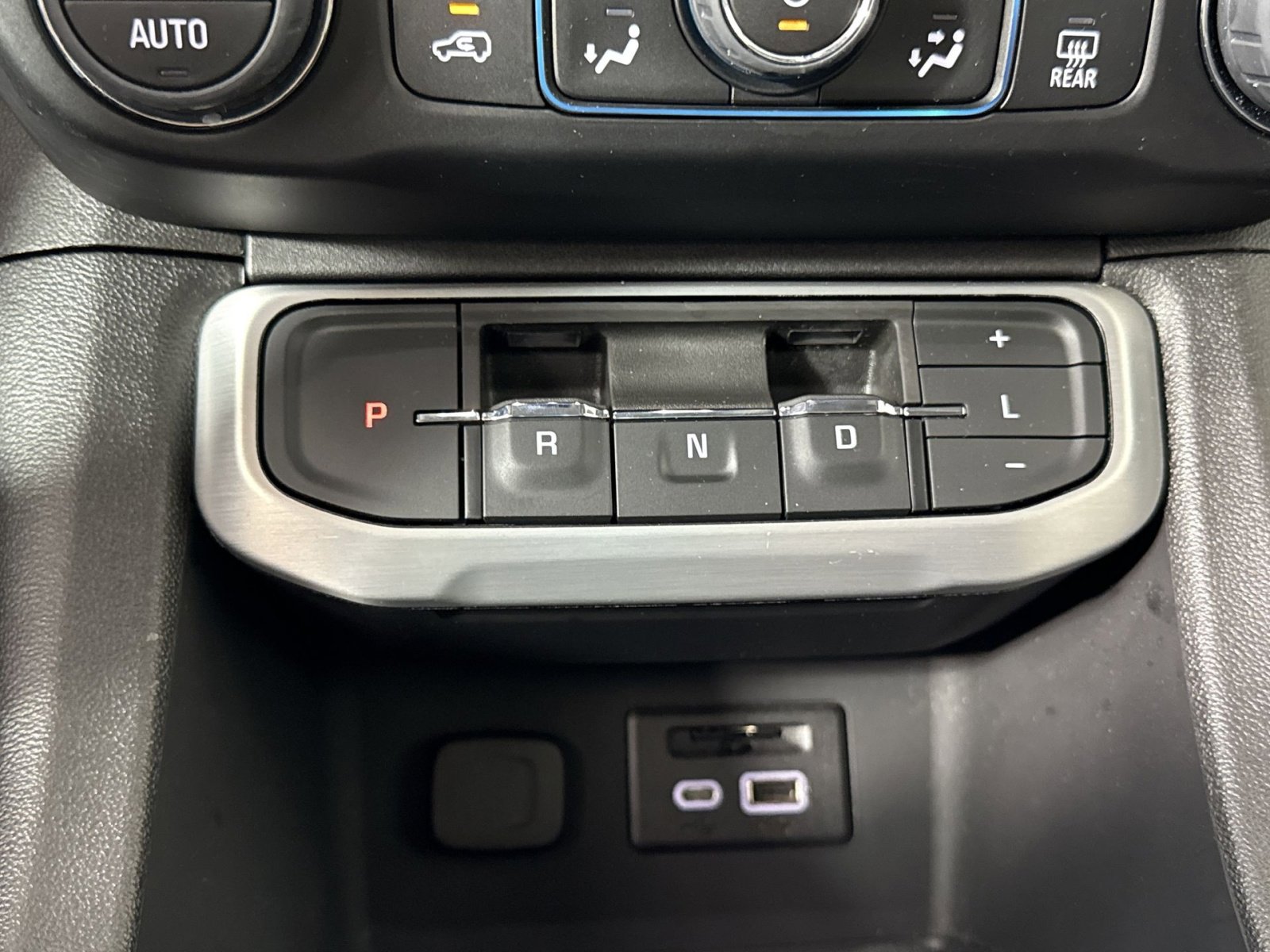 Used 2023 GMC Acadia SLT w/ Preferred Package image 21