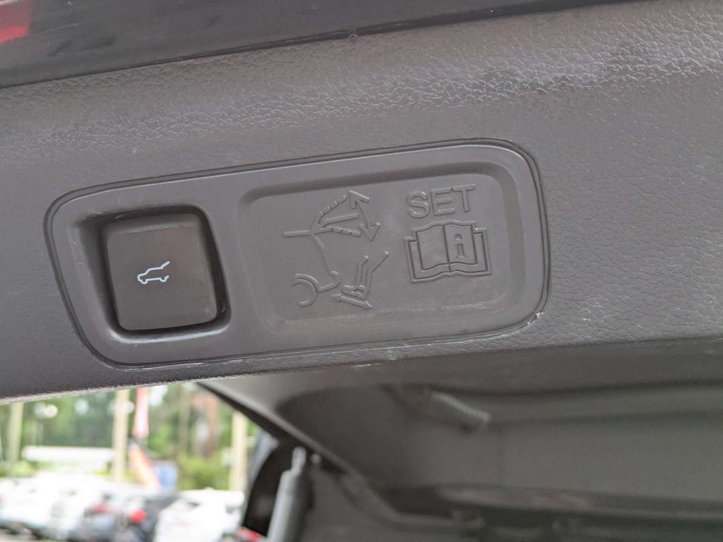 Used 2024 Ford Expedition XLT RWD image 14