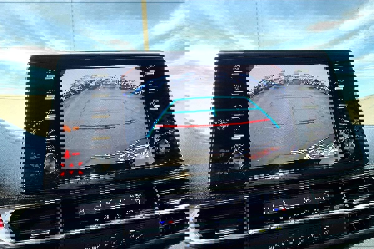 Used 2023 Toyota Sienna LE image 4