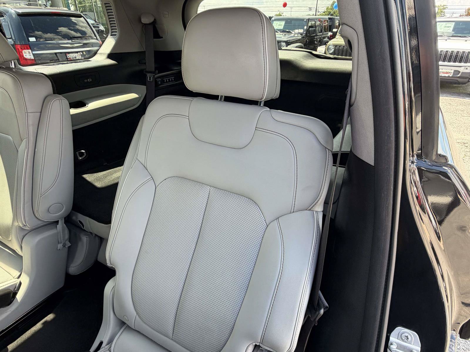 Used 2021 Jeep Grand Cherokee L Overland w/ Luxury Tech Group IV AWD/4WD image 30