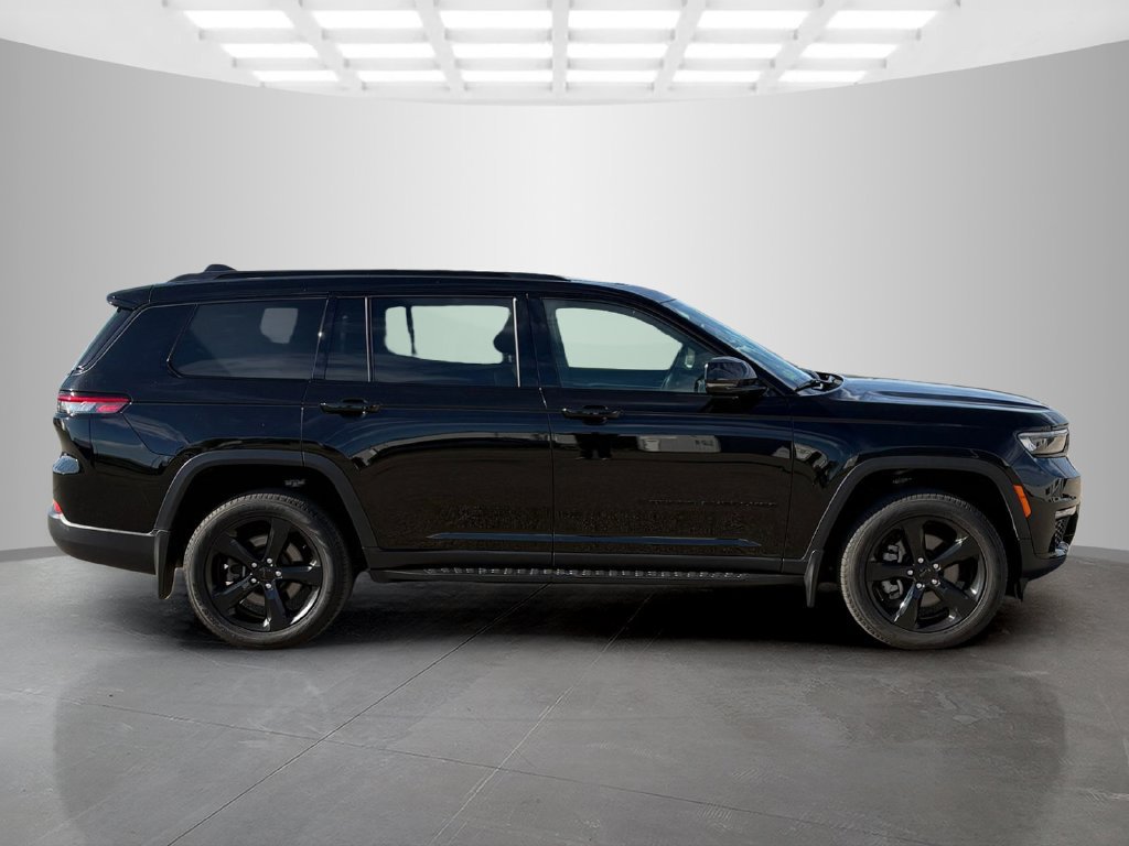 Used 2025 Jeep Grand Cherokee L Limited w/ Black Appearance Package AWD/4WD image 5