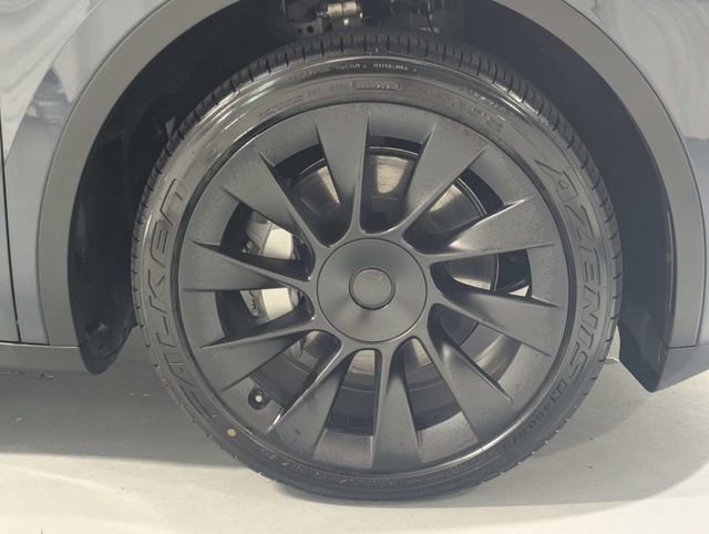 Used 2024 Tesla Model Y Long Range image 29