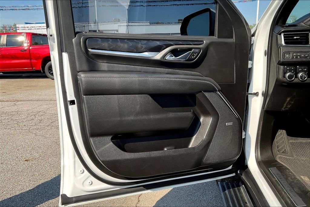 Used 2021 GMC Yukon Denali w/ Denali Premium Package image 18