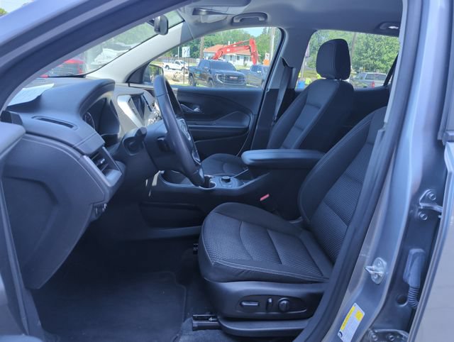 Used 2024 GMC Terrain SLE w/ Driver Convenience Package FWD image 9
