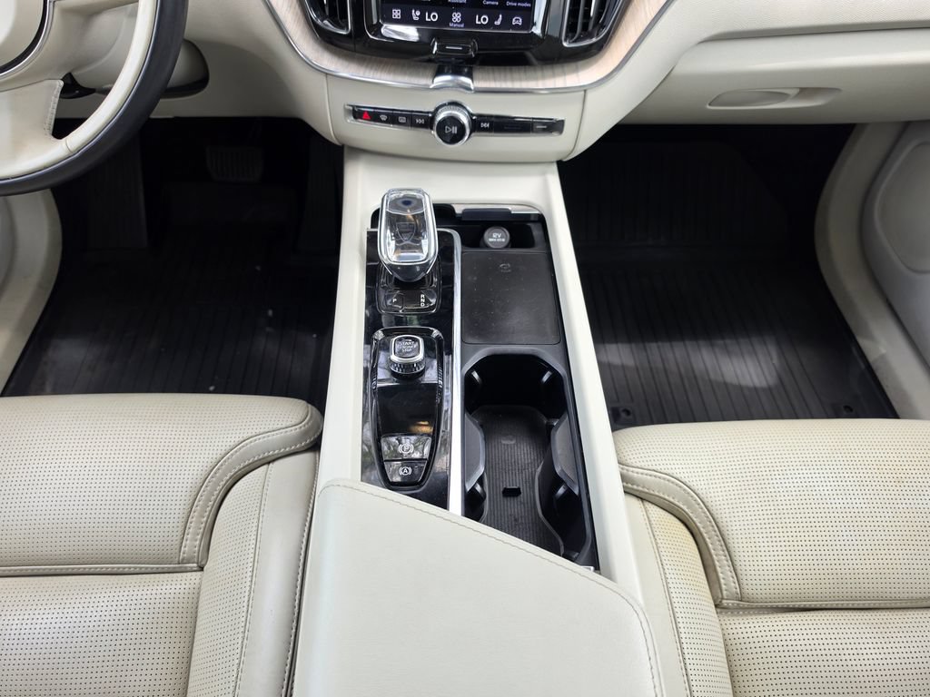 Used 2022 Volvo XC60 B5 Inscription w/ Advanced Package FWD image 29