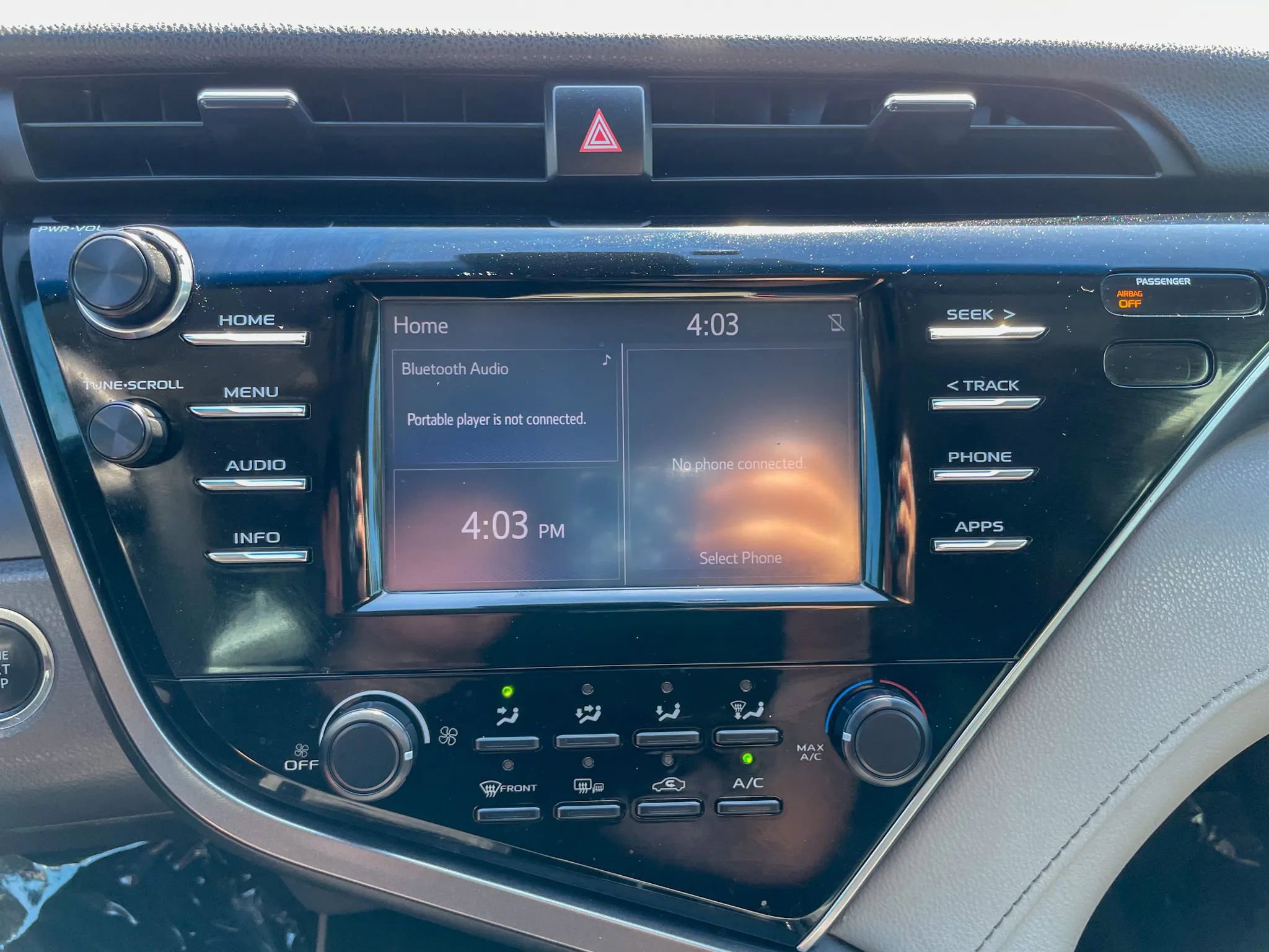 Used 2018 Toyota Camry LE image 29