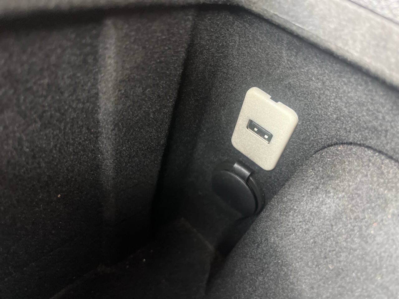 Used 2011 Chevrolet Avalanche LS w/ Convenience Package AWD/4WD image 27