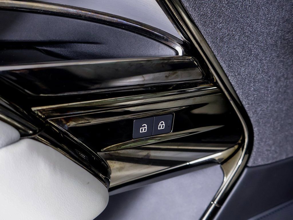 Used 2023 Land Rover Range Rover Sport SE image 25