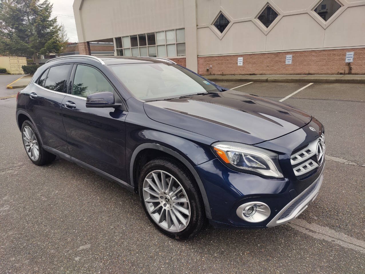 Used 2019 Mercedes-Benz GLA 250 4MATIC w/ Premium Package image 1