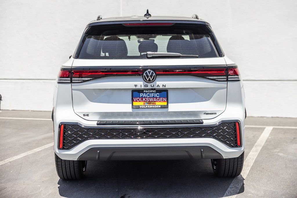 New 2026 Volkswagen Tiguan SE R-Line FWD image 4