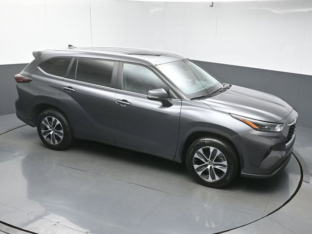 Used 2024 Toyota Highlander XLE FWD image 41