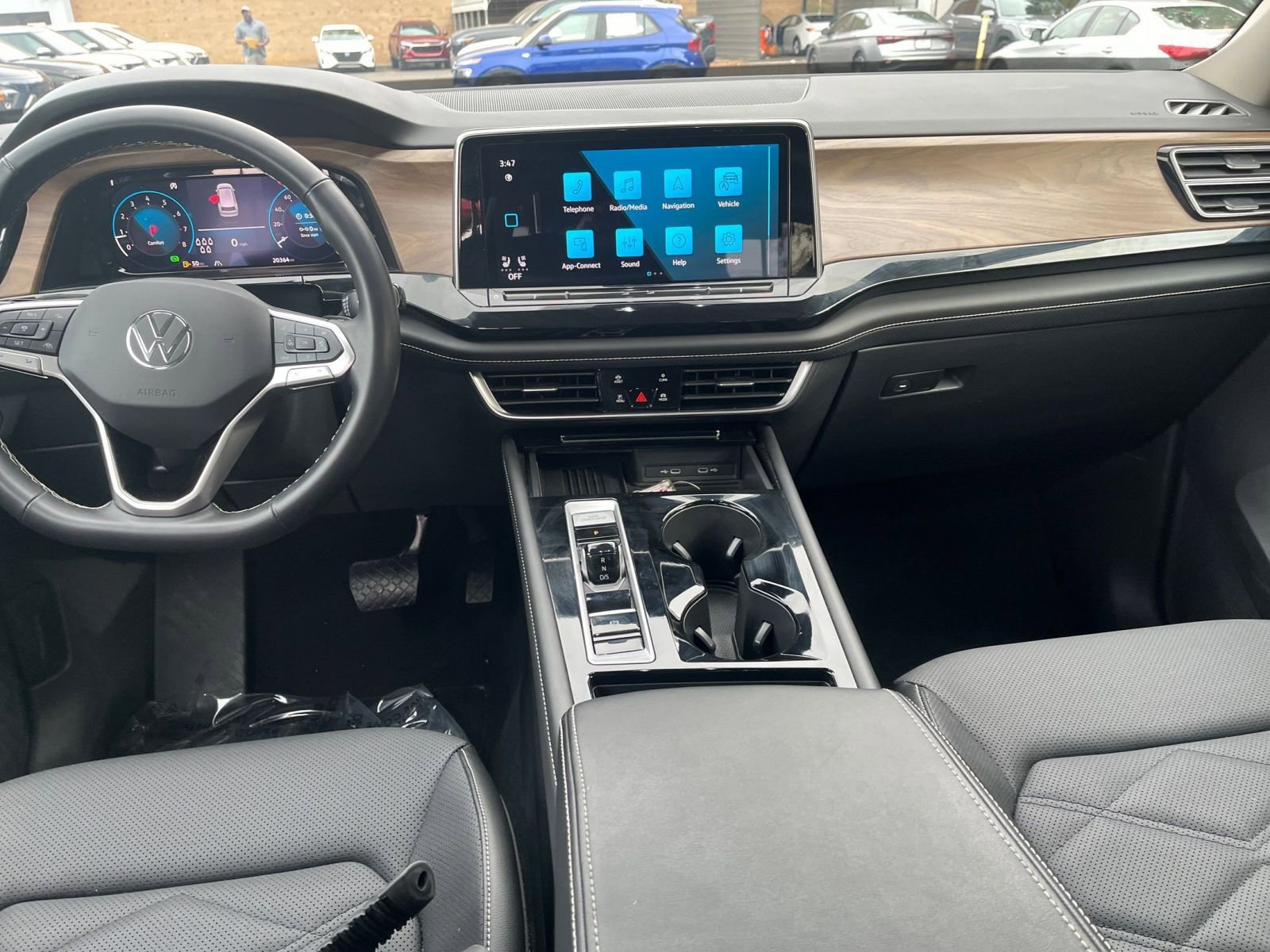 Used 2025 Volkswagen Atlas SE image 37