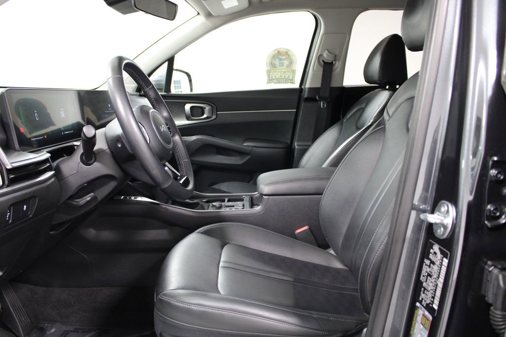 Used 2024 Kia Sorento S image 16