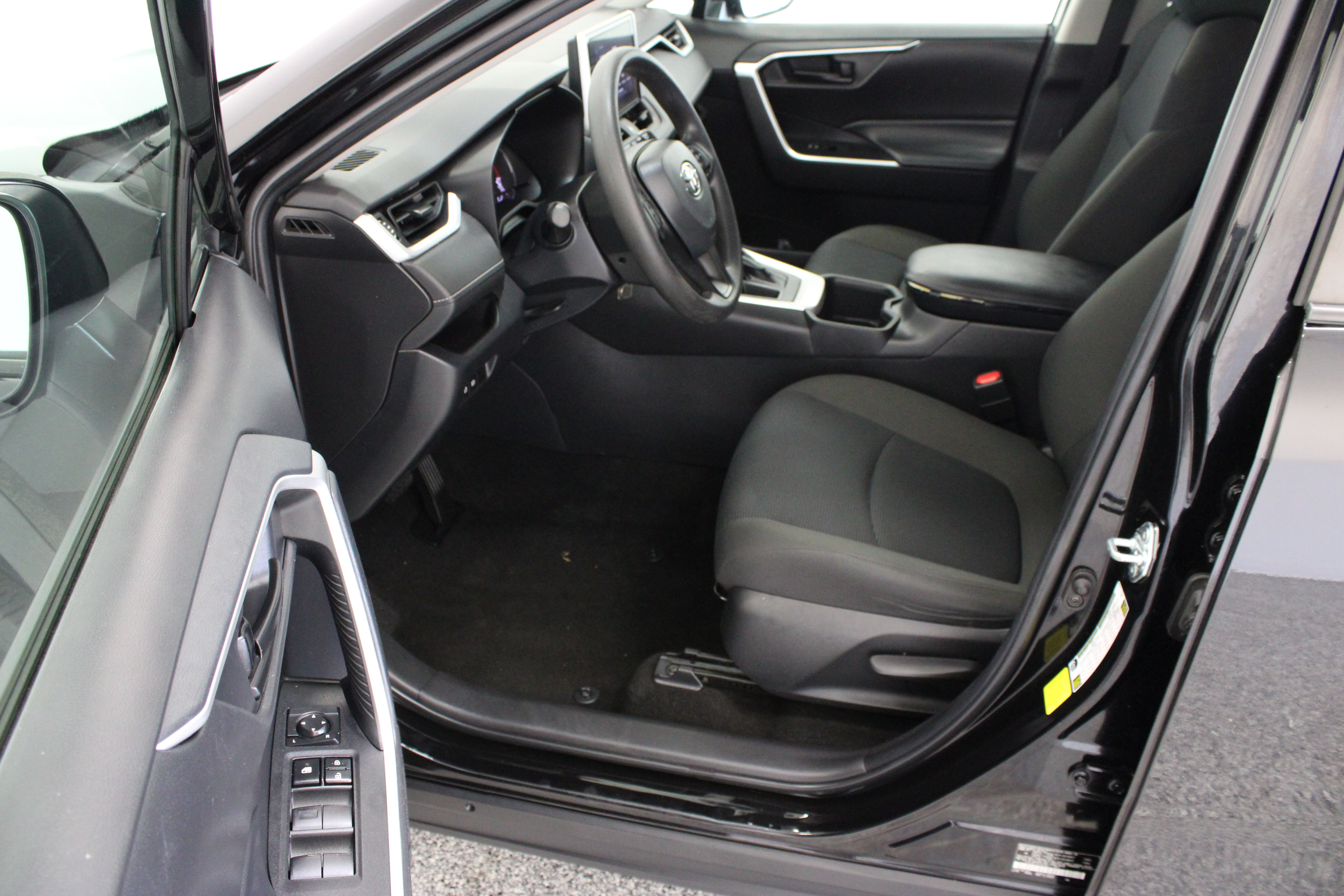 Used 2023 Toyota RAV4 LE FWD image 14