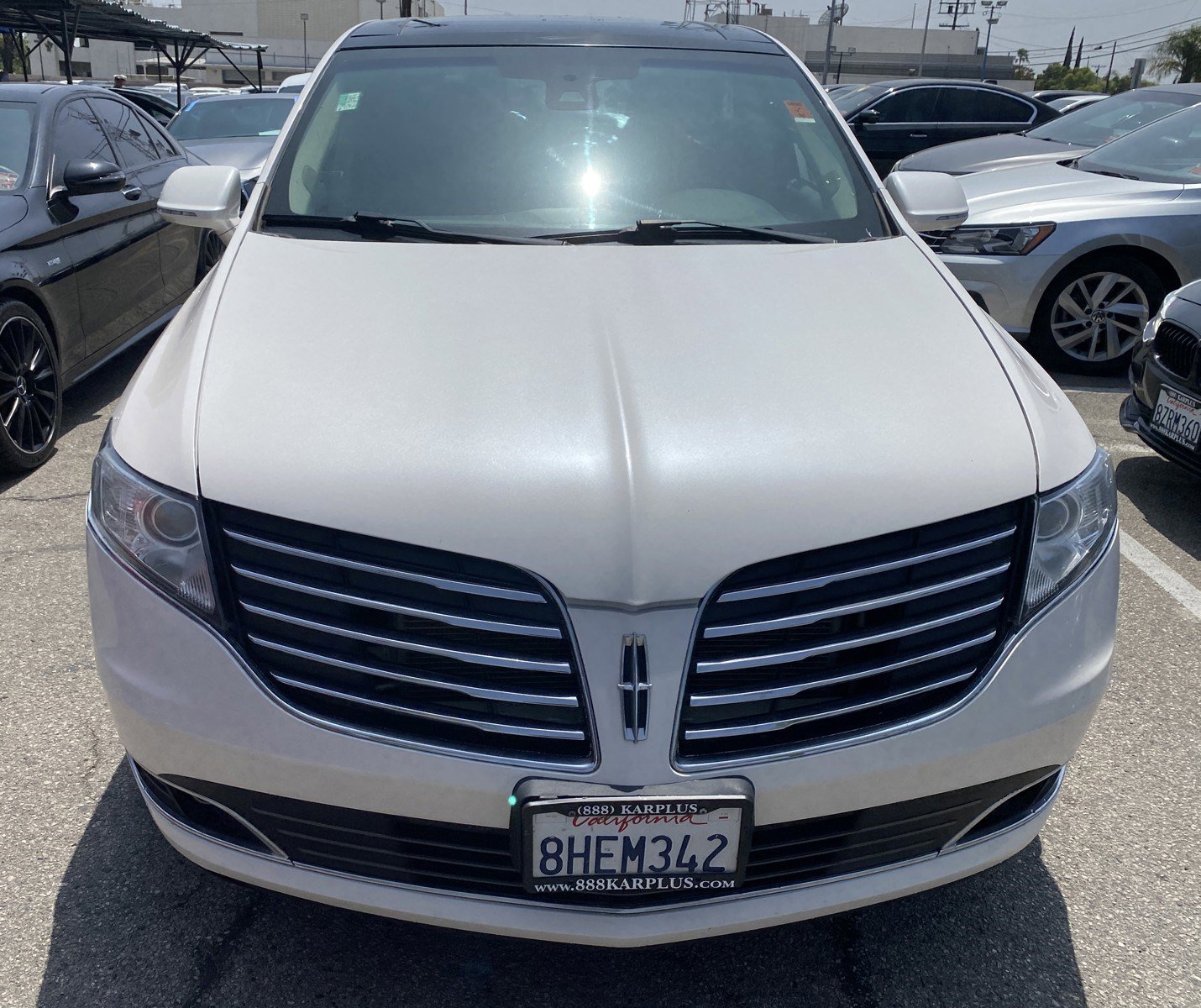 Used 2019 Lincoln MKT AWD image 3