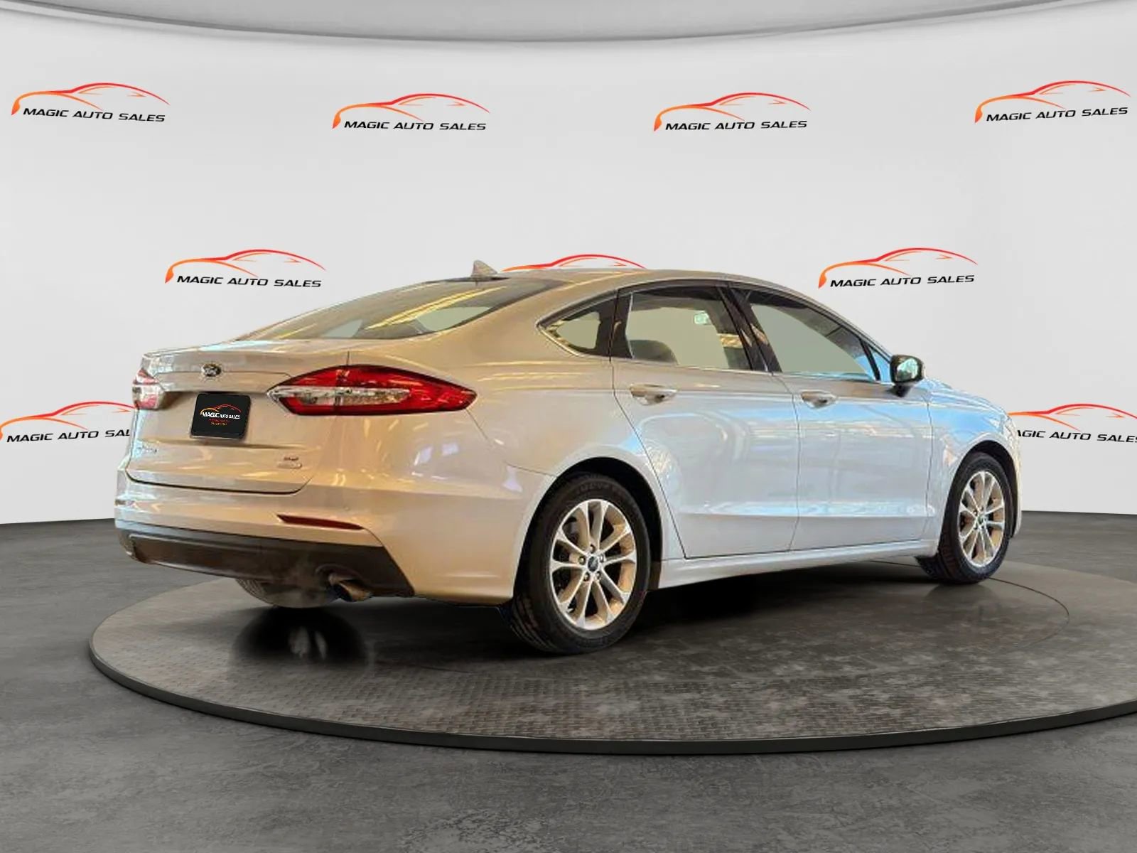 Used 2019 Ford Fusion SE image 5
