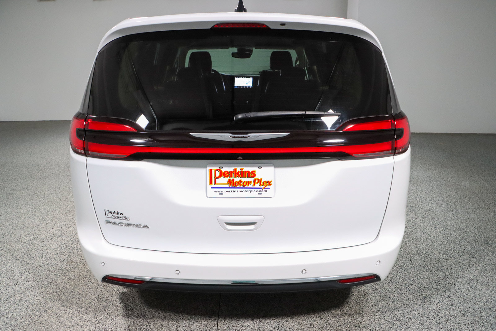Used 2023 Chrysler Pacifica Touring-L FWD image 8