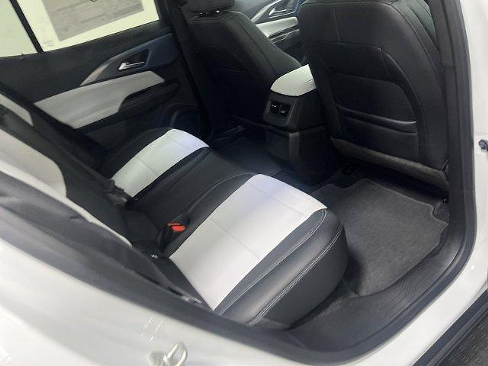 New 2026 Chevrolet Equinox EV LT AWD/4WD image 16