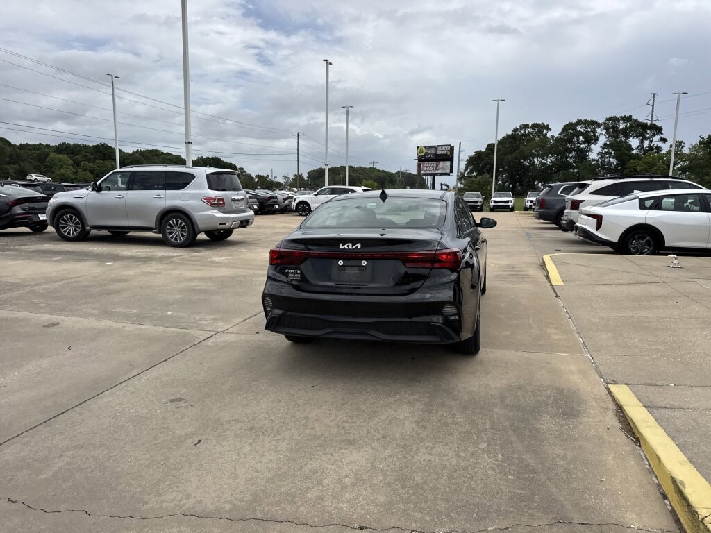 Certified 2024 Kia Forte LXS FWD image 16