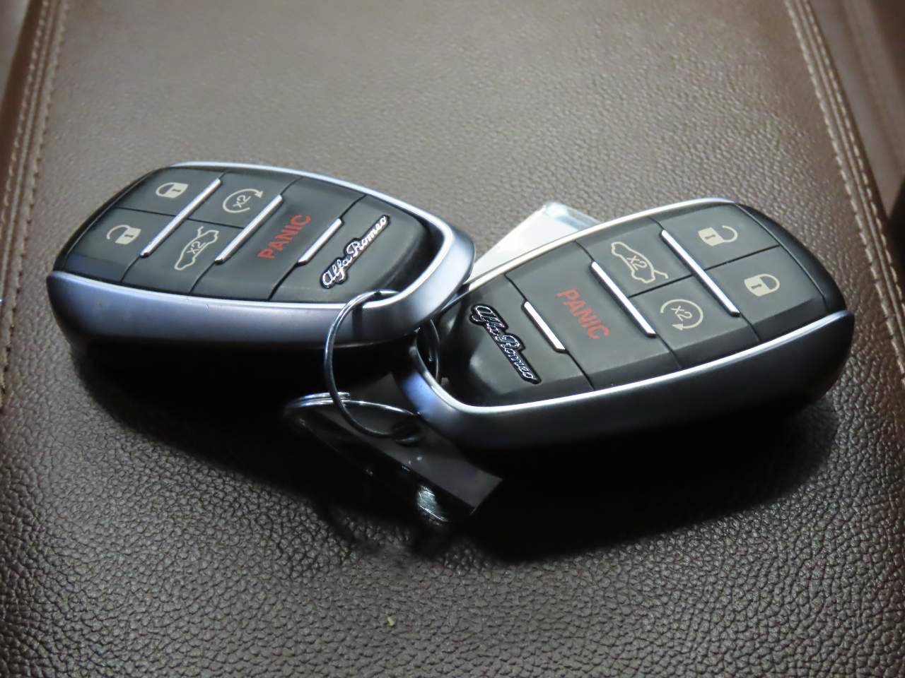 Used 2023 Alfa Romeo Stelvio Ti AWD/4WD image 19