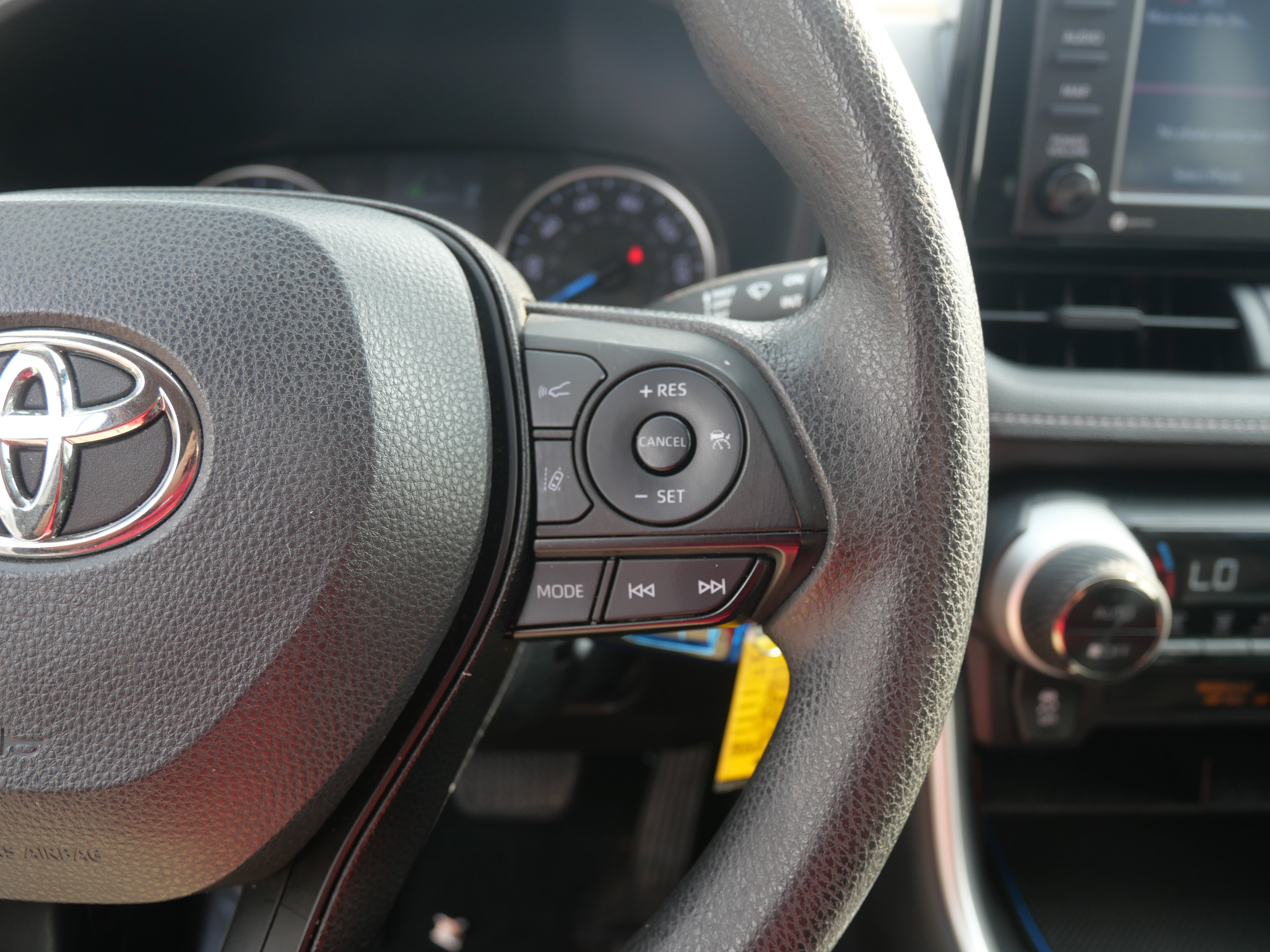 Used 2021 Toyota RAV4 LE image 12