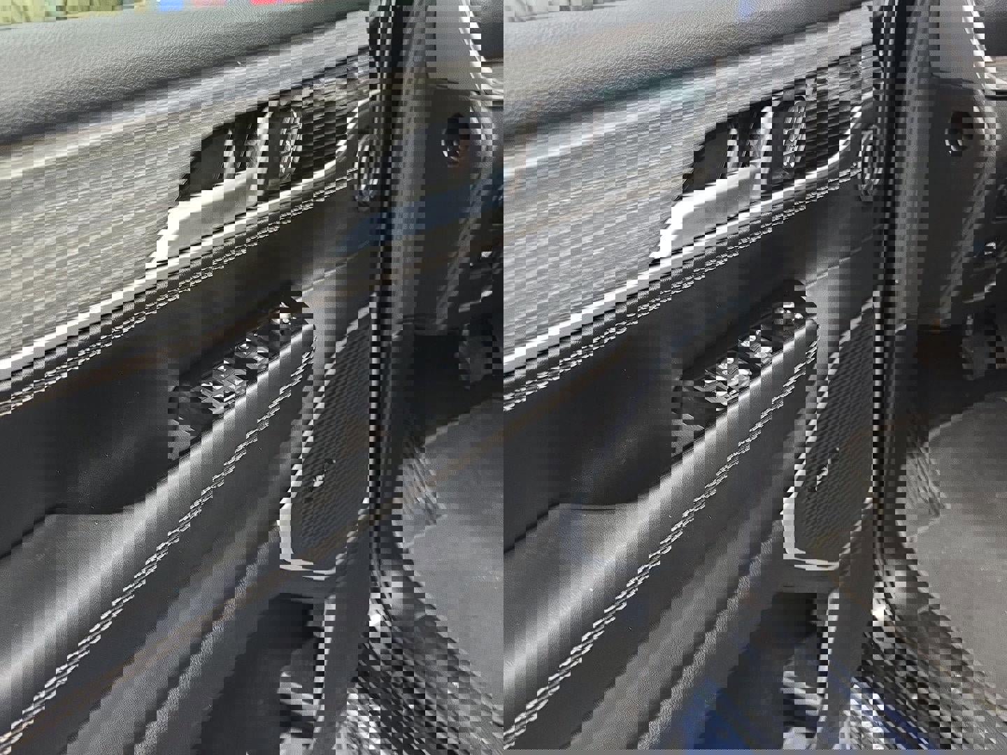 Used 2023 Jeep Wagoneer L Series II image 8