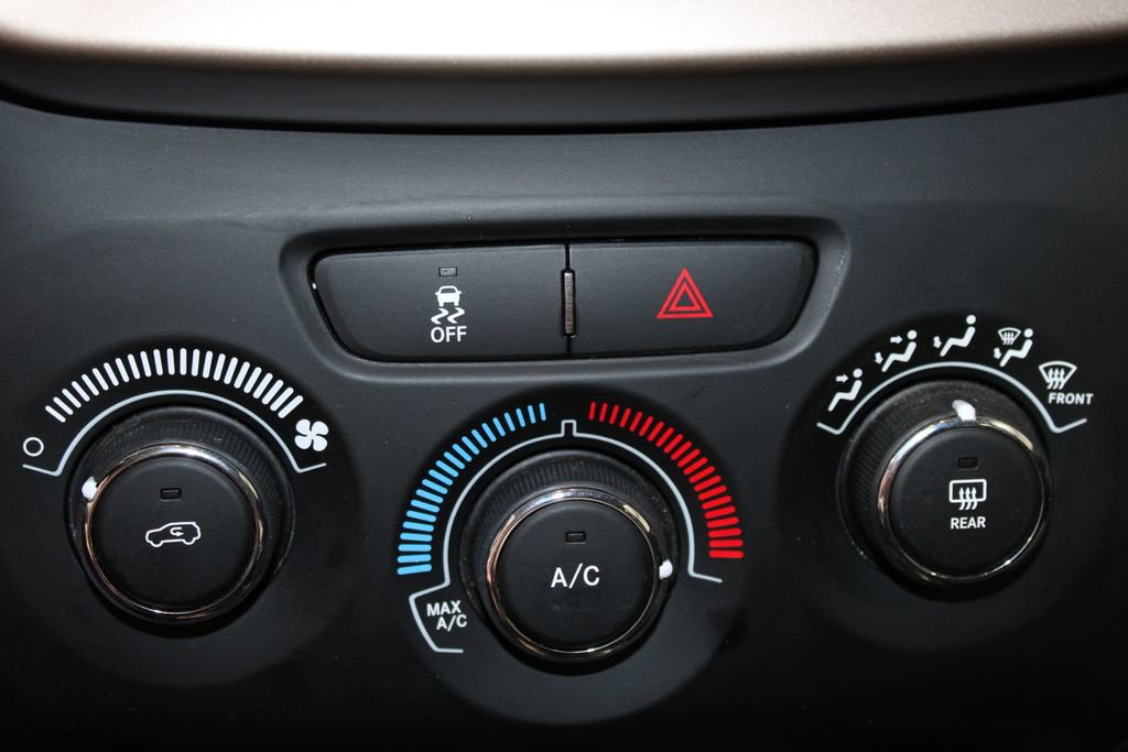 Used 2018 Jeep Cherokee Latitude image 34