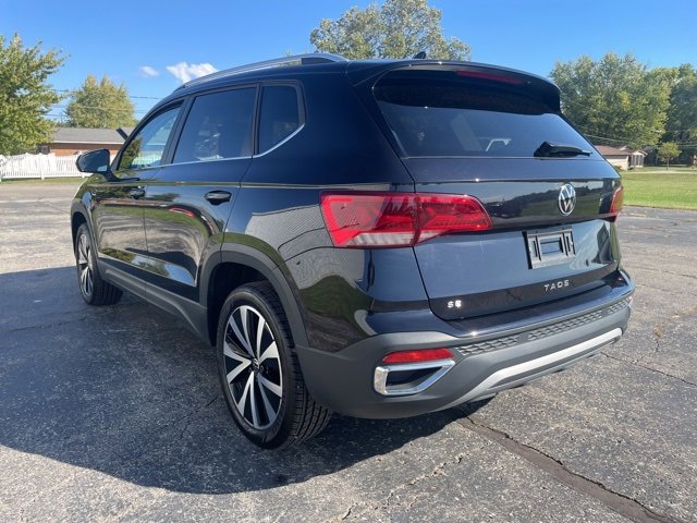 Used 2024 Volkswagen Taos SE image 2
