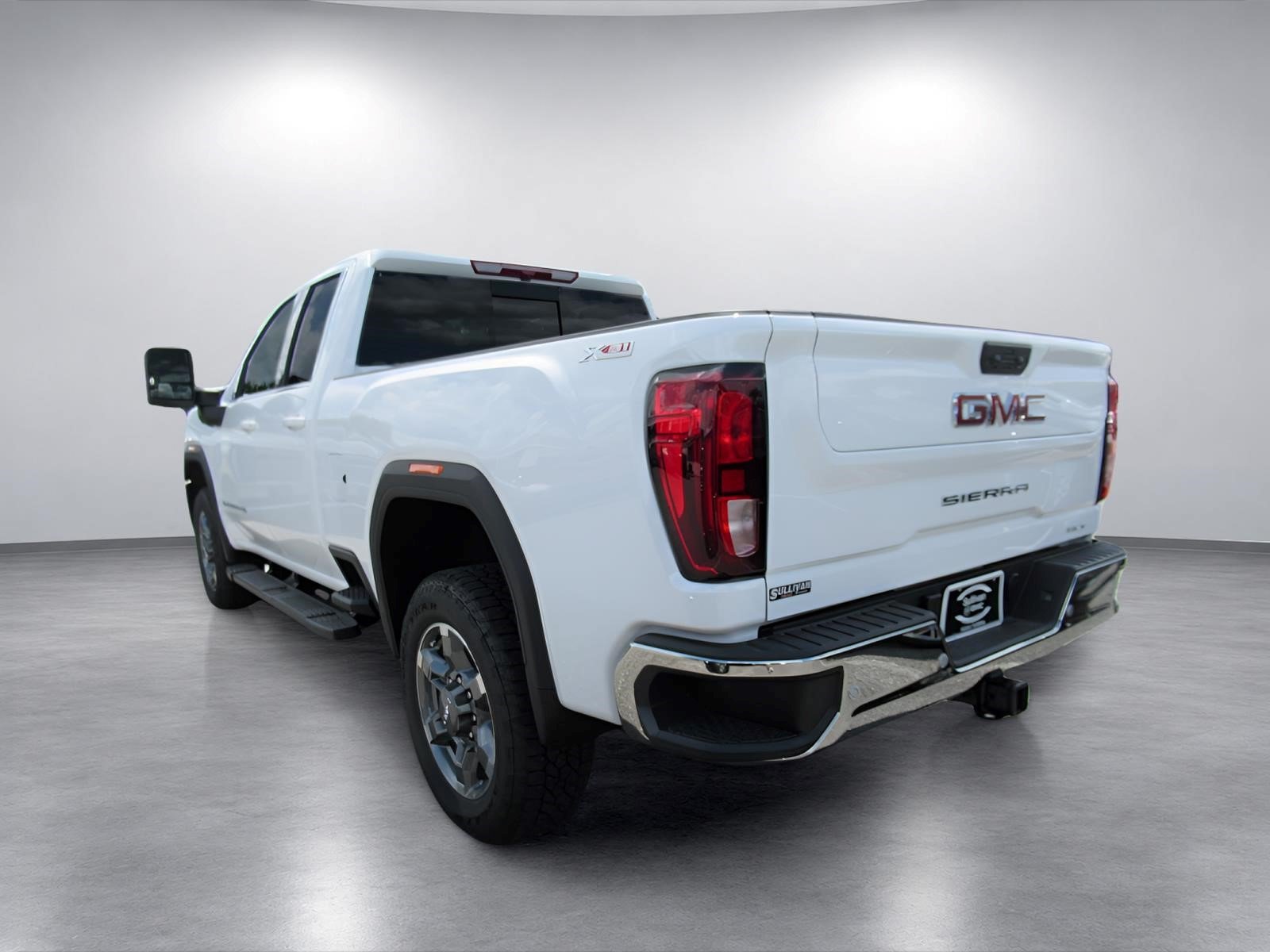 New 2026 GMC Sierra 2500 SLE w/ SLE Value Package; AWD/4WD image 5