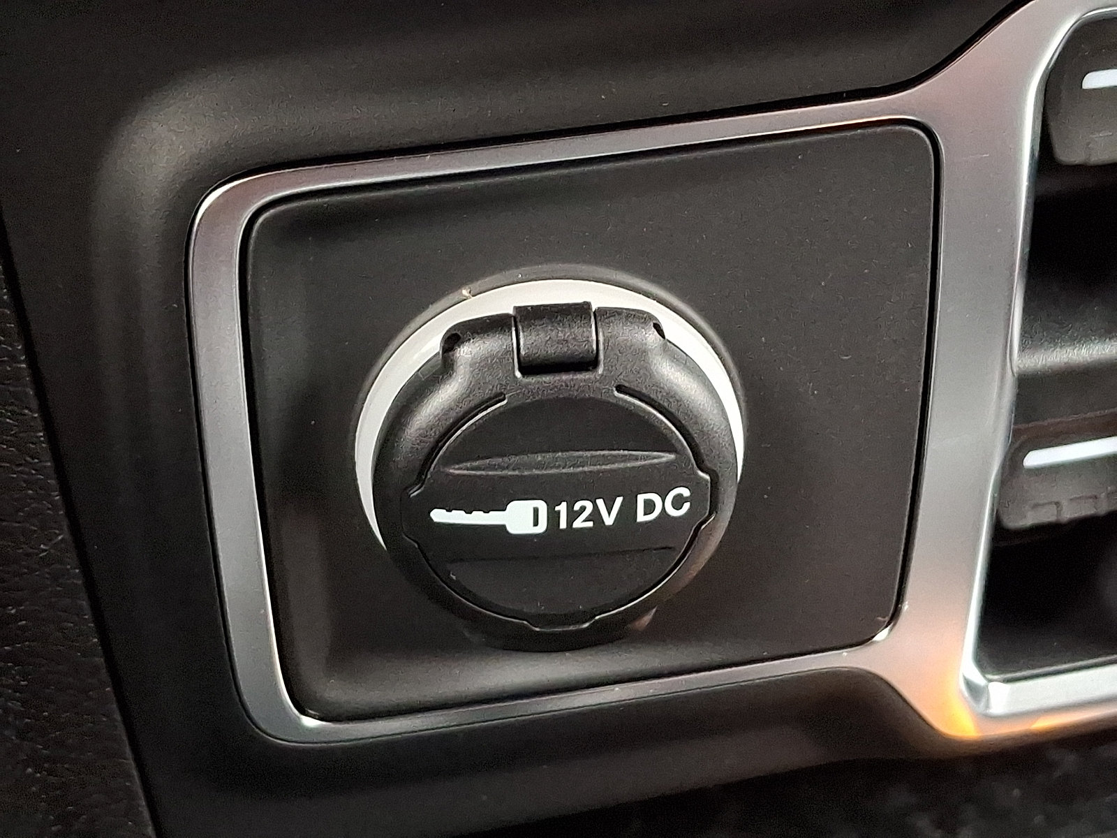 New 2027 Jeep Wrangler Unlimited Sahara AWD/4WD image 16